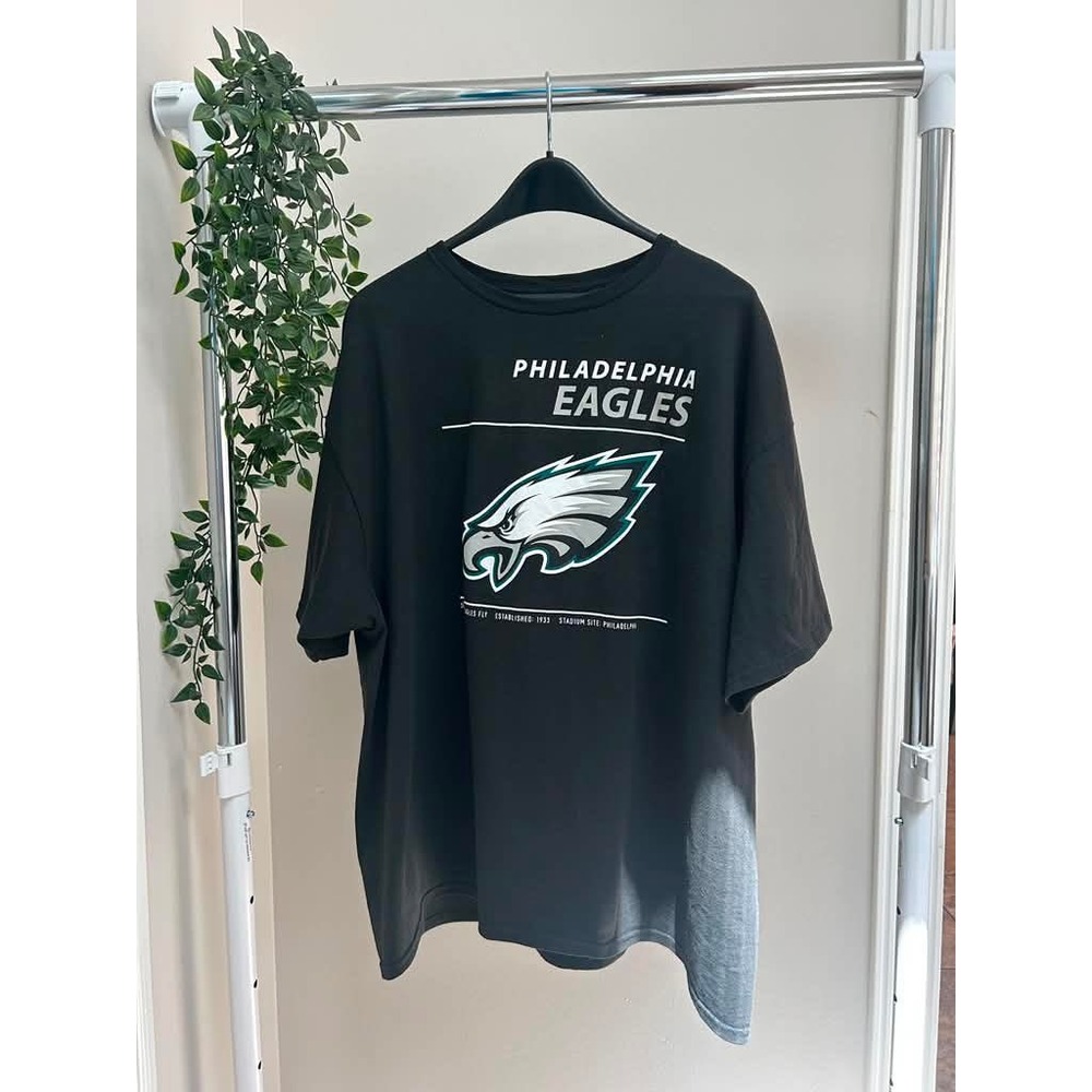 Gently Used Philadelphia Eagles NFL Team Apparel Graphic T-Shirt Black 2XL